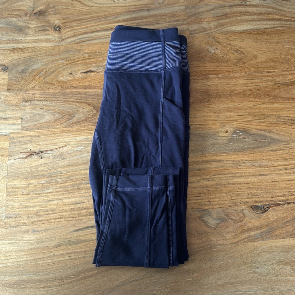 Lululemon leggings with pockets on side purple size 2 striped waistband